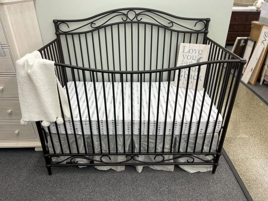 Million Dollar Baby Classic Noelle crib.